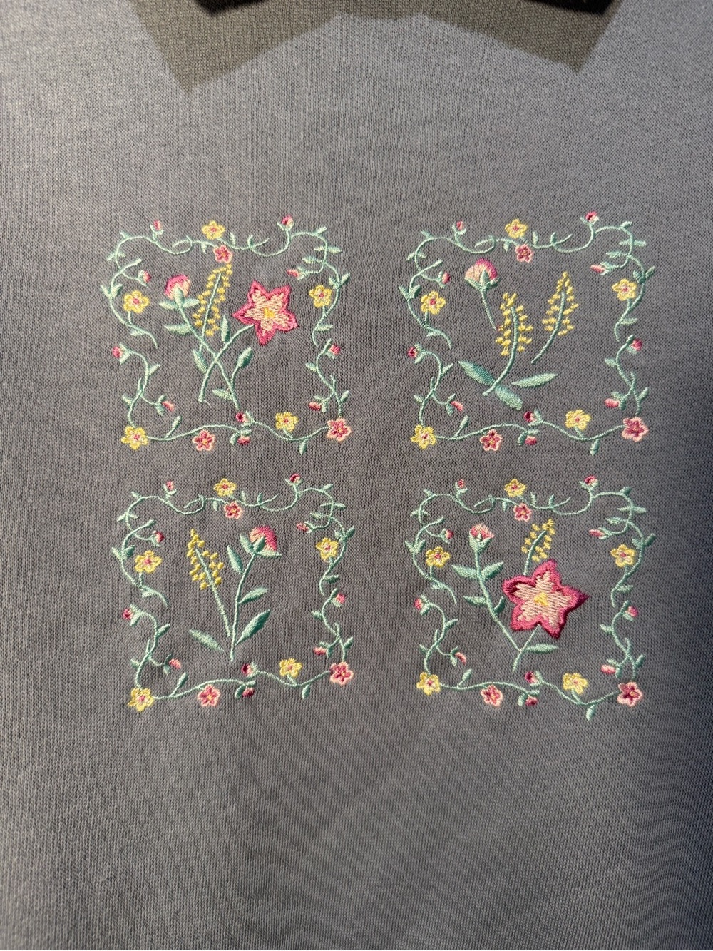 Vintage 90s Grandma-Core Spring Floral Embroidered Collared Sweatshirt PM - Picture 2 of 9